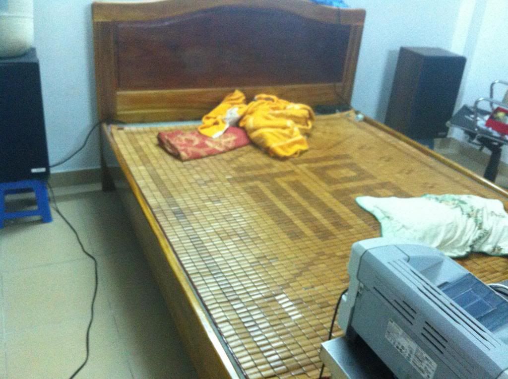 Mặc định Bán nhà nên thanh lý, kiếng cường lực, bàn inox, ghế, tủ kính kinh inox,bình